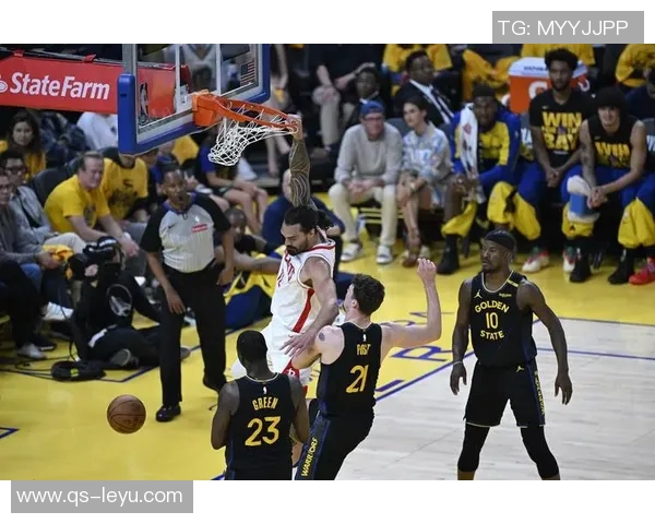 王洪泽表现抢眼10投6中斩获15分8篮板其中5个前场篮板助力球队 王洪泽表现抢眼10投6中斩获15分8篮板其中5个前场篮板助力球队