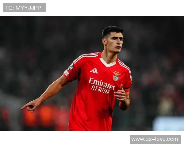 慢镜头聚焦本菲卡对尤文边卫科斯蒂奇的关注与穆里尼奥的高度评价