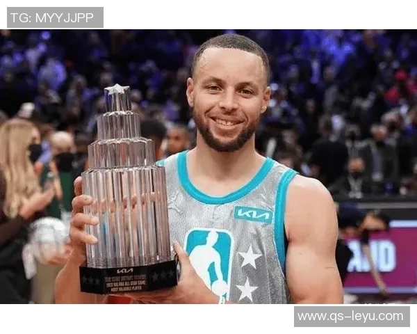 库里第二节神勇表现连中五记三分球展现超强实力引爆全场气氛